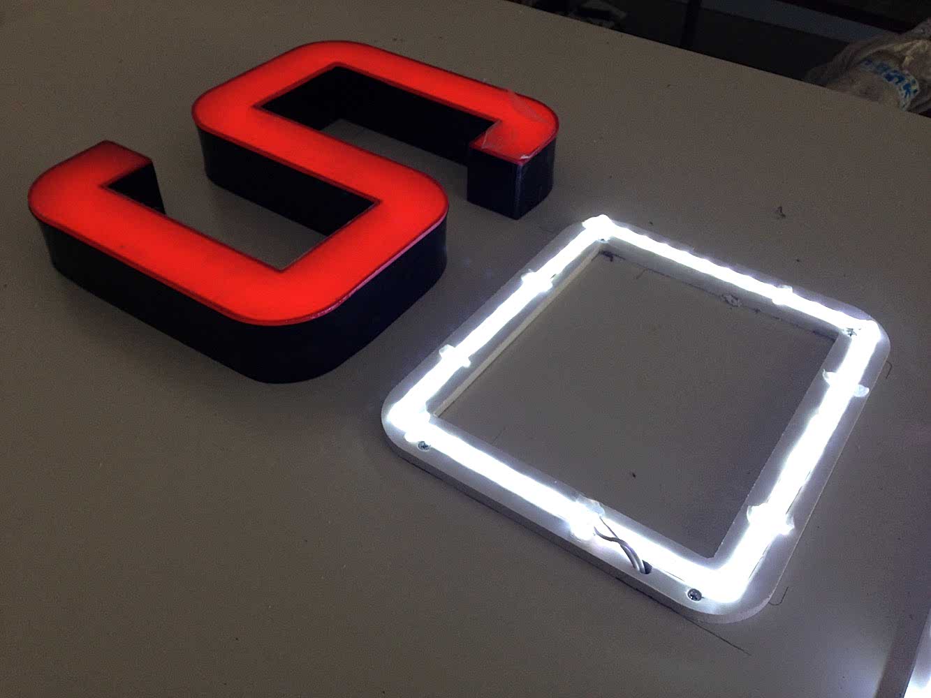 LED Işıklı Kutu Harf Uygulaması