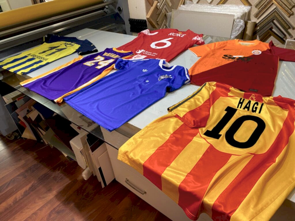 İmzalı Spor Forma Çerçeve Uygulamaları